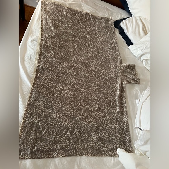 J. McLaughlin Cashmere Animal Print Poncho in Gray and Cream - Picture 5 of 6